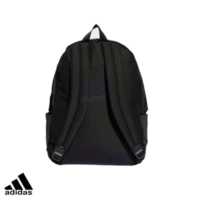 mochila preta Adidas vista de trás com alças acolchoadas