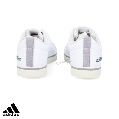 Par de sapatilhas Adidas brancas vista de trás com detalhe cinzento no calcanhar