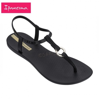 Sandália preta Ipanema com tiras finas e trançadas e detalhe em argola prateada