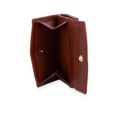 Carteira castanha em pele aberta mostrando interior e fecho de pressão