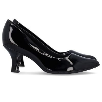 Sapatos de salto alto pretos em verniz com bico fino