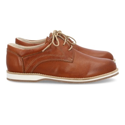 sapatos castanhos em pele com atacadores beig e sola branca