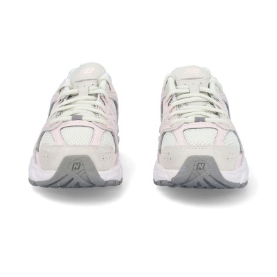 Par de sapatilhas New Balance brancas, cinzentas e rosas