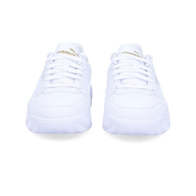 Sapatilhas brancas Puma com detalhes dourados vistas de frente