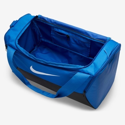 Mala de desporto azul da Nike aberta com interior visível