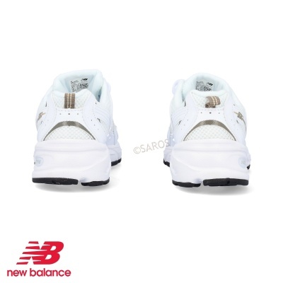 Sapatilhas desportivas New Balance brancas vistas de trás