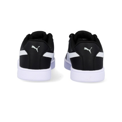 Sapatilhas Puma pretas e brancas vistas de trás