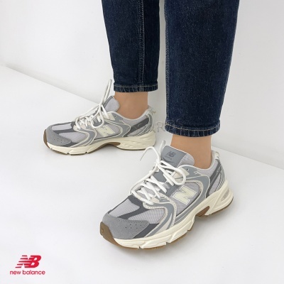 Ténis New Balance cinzentos com sola robusta bege