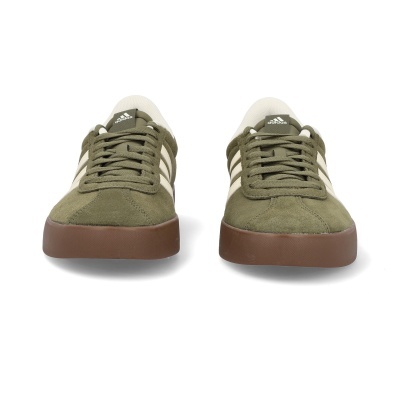 Sapatilhas Adidas verde-oliva com sola castanha e riscas brancas