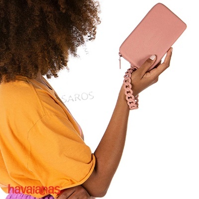 Carteira de mão rosa com alça de corrente plástica