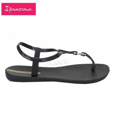 Sandália preta Ipanema com tiras finas e detalhe trançado com enfeites dourados