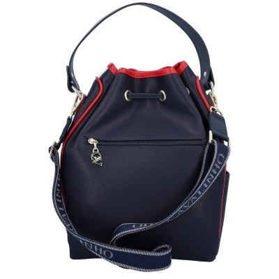 Mala saco azul escuro com detalhes vermelhos e alça de tecido azul com texto branco