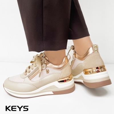 Ténis femininos bege e dourados com atacadores e fecho de correr