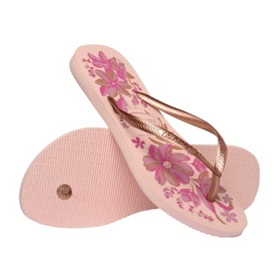 Chinelos havaianas rosas com flores e tiras metálicas cor de cobre