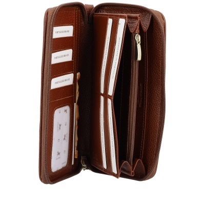 Carteira de pele castanha com fecho zip e várias ranhuras para cartões