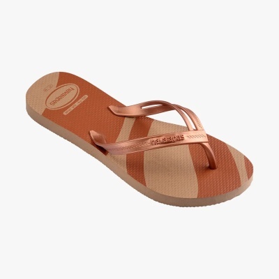 Chinelo Havaianas laranja e bege com tiras metálicas cor de bronze