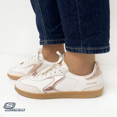 Ténis Skechers brancos com detalhes rosa metálico e sola castanha
