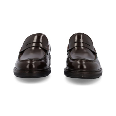 Sapatos mocassim castanha escura em pele com sola preta