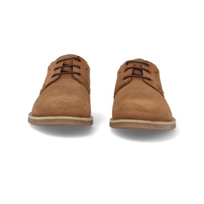 Sapatos masculinos castanhos de couro camurça com sola clara