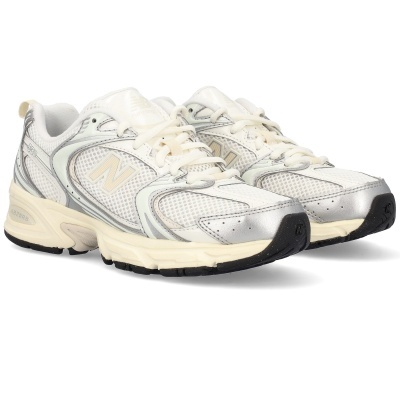 Sapatilhas New Balance 530 brancas com detalhes cinza e sola preta e bege