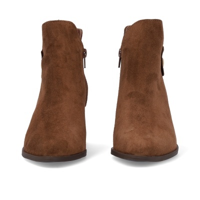 Botins castanhos de camurça com fecho lateral