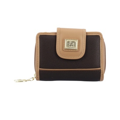 Carteira em tecido castanho e pele castanha clara com fecho e placa metálica