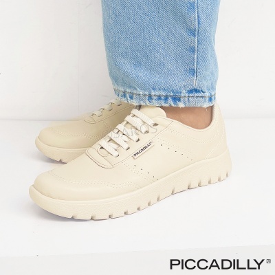 Ténis creme PICCADILLY com sola grossa usados com calças de ganga