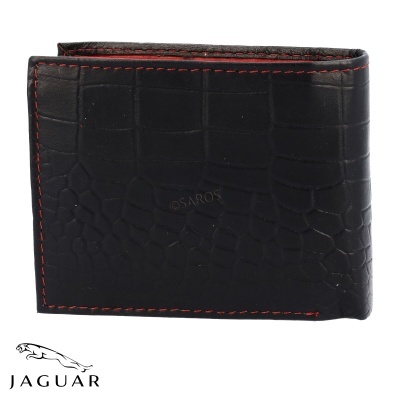 Carteira preta de couro com textura de pele de crocodilo e costura vermelha