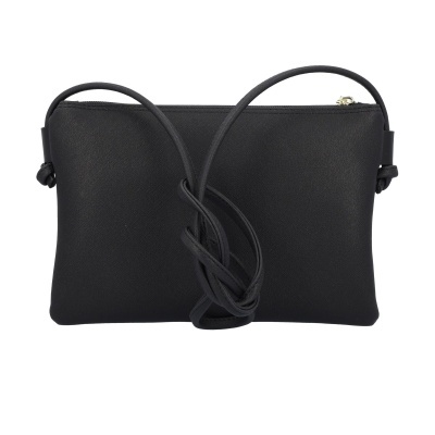 Mala de ombro preta com alça de corda e fecho dourado