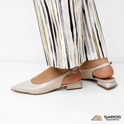 Sapatos de senhora em pele bege claro com tira e salto quadrado