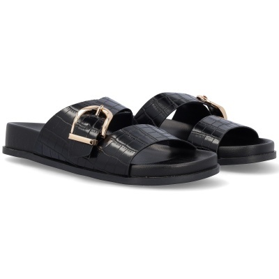 Chinelos pretos com textura tipo pele e fivela dourada