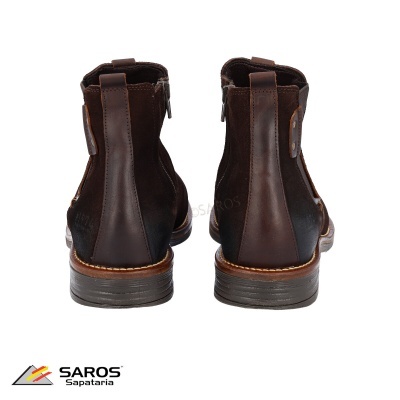 Botas masculinas castanhas de cano curto vistas de trás