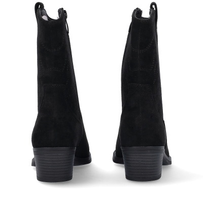 Botas pretas de cano médio com salto grosso