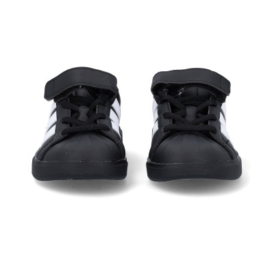 Sapatilhas infantis pretas e brancas com velcro