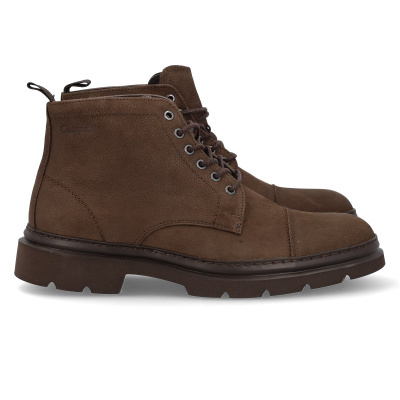 Botas castanhas de cabedal com atacadores e sola grossa