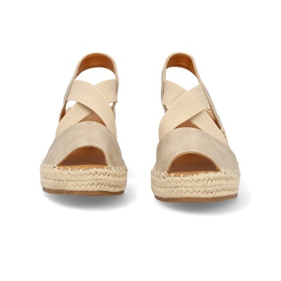 Sandálias femininas beige com sola de corda trançada e tiras cruzadas elásticas