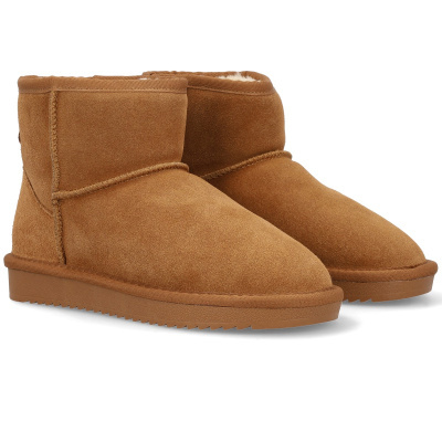 Botas cano curto cor caramelo em camurça com sola castanha