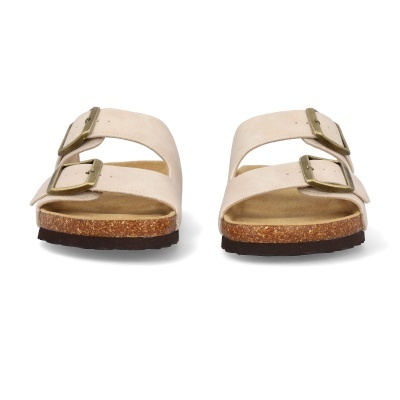 Sandálias femininas com duas tiras de camurça bege e fivelas douradas, sola castanha e preta.