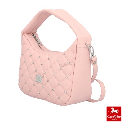 Mala feminina rosa clara matelassê com detalhes metálicos prateados e alça curta