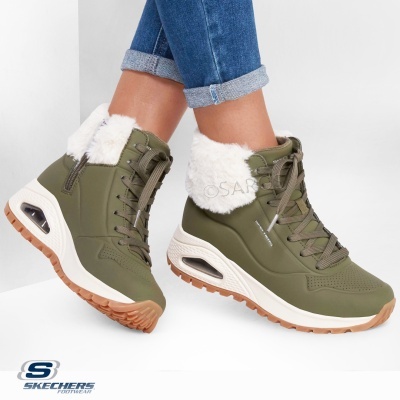 Botas verdes Skechers com forro branco de pele sintética e sola de borracha