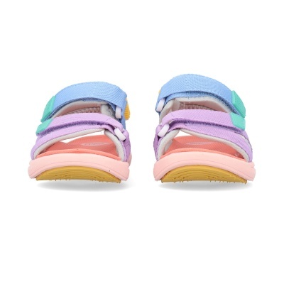 Sandálias coloridas com tiras ajustáveis e sola amarela