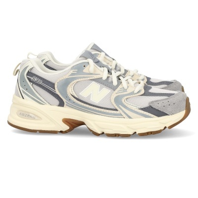 Sapatilhas New Balance 530 cinza e bege com sola branca e castanha