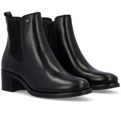 Botins Chelsea pretos em couro liso com elástico lateral