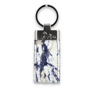 Chaveiro com suporte retangular de metal e couro marmoreado azul escuro e branco