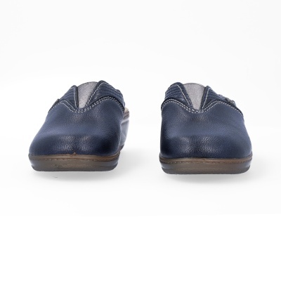 Chinelos de couro azuis com sola castanha
