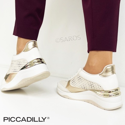 Ténis brancos com detalhes dourados metálicos e sola branca