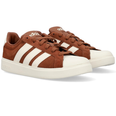 Sapatilhas Adidas castanhas com riscas brancas e sola branca