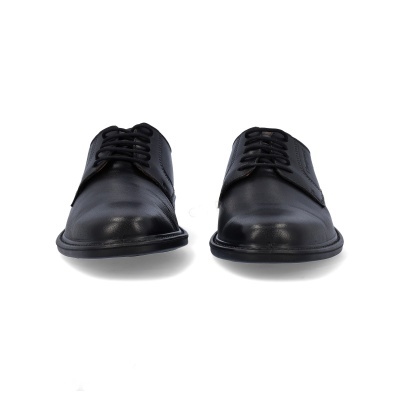 Sapatos sociais pretos em pele com cordões