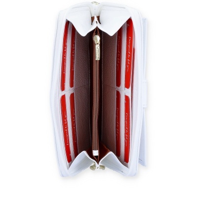 Carteira branca com interior castanho e vermelho e compartimentos para cartões
