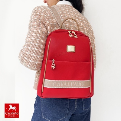 mochila vermelha Cavalinho com detalhes dourados e alça bege